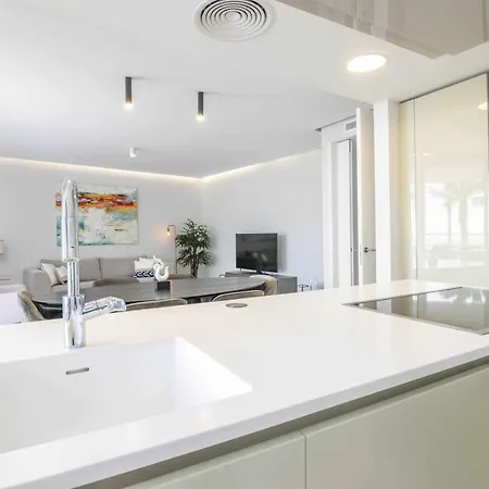 Theedgebythesea Lighthouse Apartment Estepona