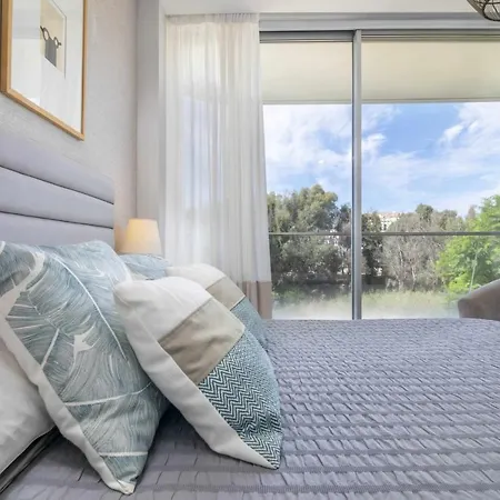 Theedgebythesea Lighthouse Apartment